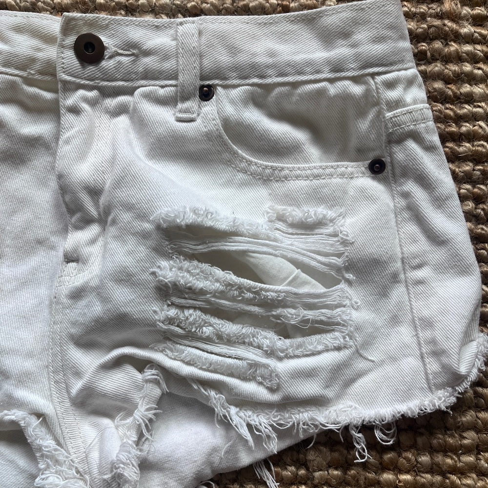 FOREVER 21 white Jean shorts size 27